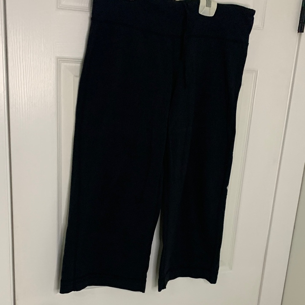 LULULEMON wide leg capris 8